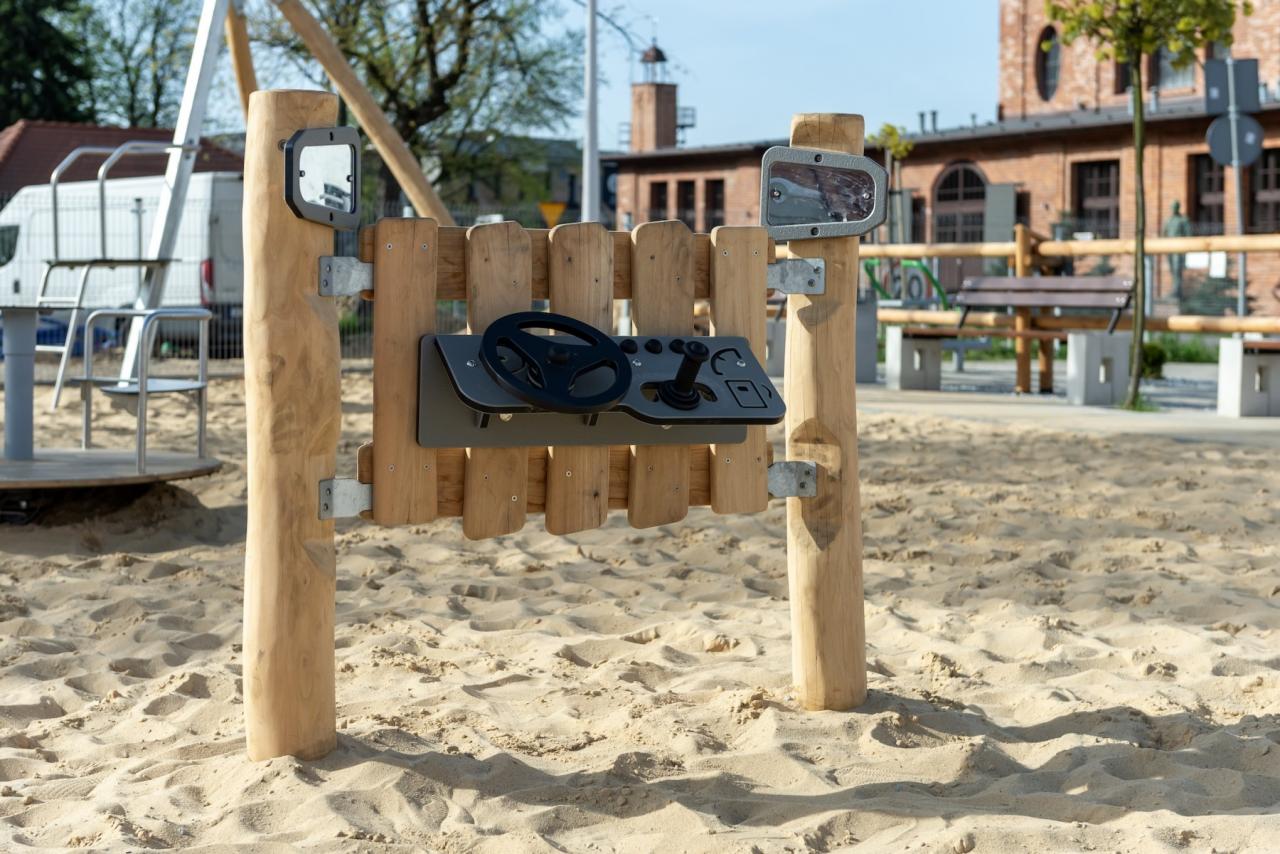 Gryfny plac zabaw w Rozbarku gotowy 11