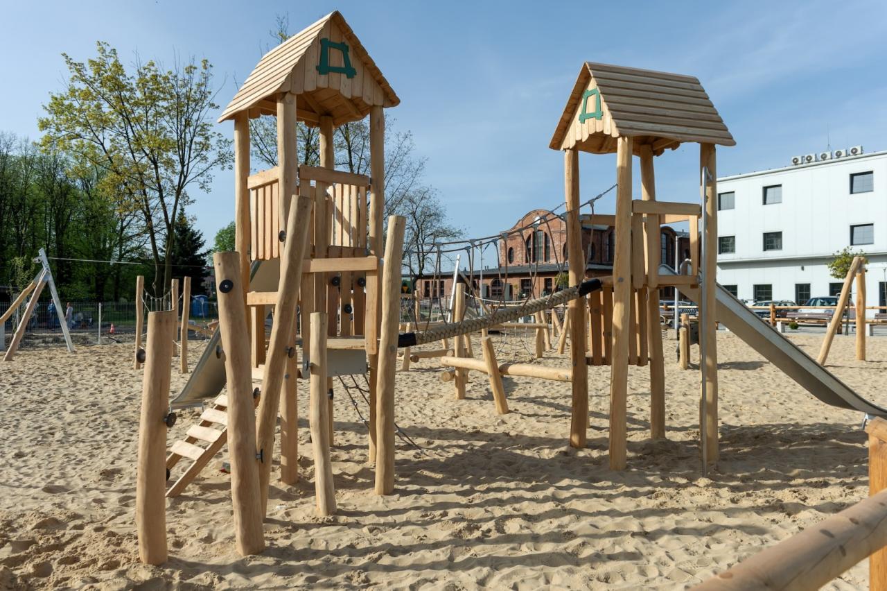 Gryfny plac zabaw w Rozbarku gotowy 14