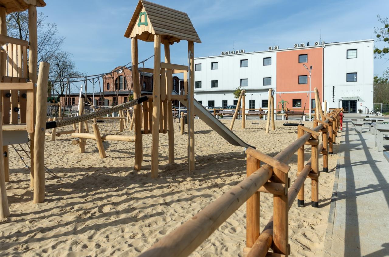 Gryfny plac zabaw w Rozbarku gotowy 15