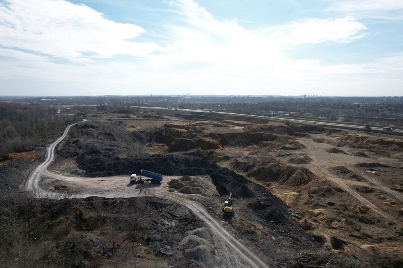 Rurociągi w rejonie zapożarowanej hałdy zabezpieczone prawidłowo