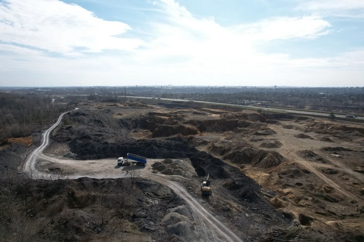 Rurociągi w rejonie zapożarowanej hałdy zabezpieczone prawidłowo