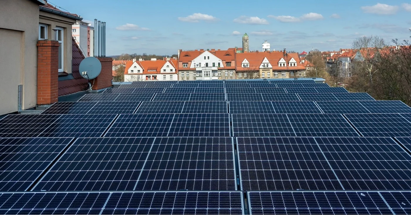 Instalacja fotowoltaiczna na dachu bytomskiej "Jedynki"