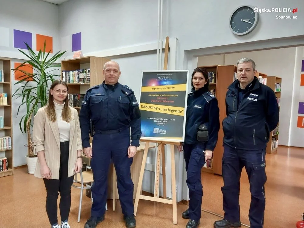 Sosnowieccy seniorzy na spotkaniu z policjantami w ramach akcji "Znam te numery"