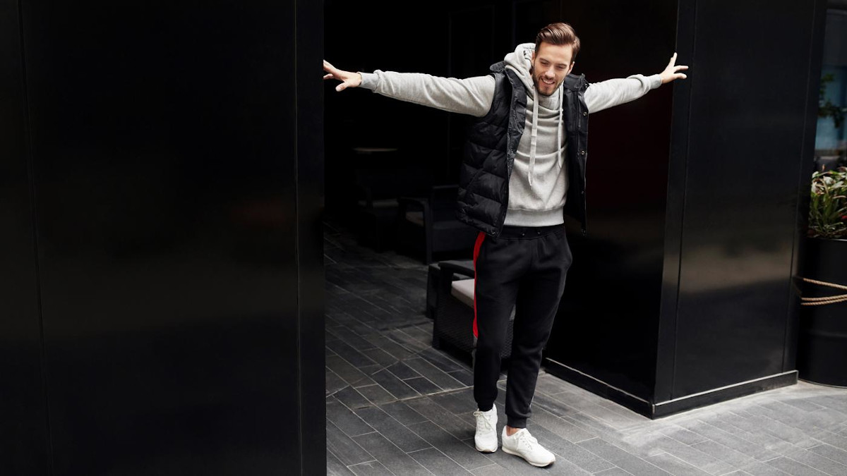 Męskie dresy na trening w domu i na siłowni – modne kreacje, które dotrzymają Ci kroku