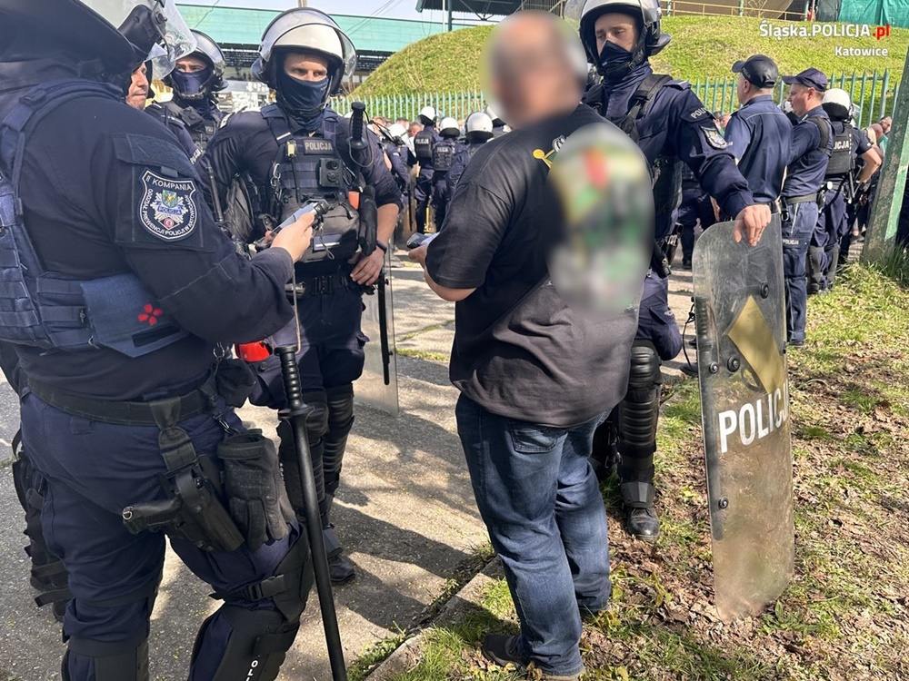 Policjanci zabezpieczali mecz pomiędzy drużynami GKS-u Katowice i Lechii Gdańsk
