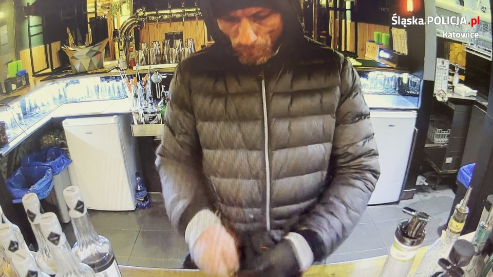 Katowice: Ukradł torbę z laptopem. Rozpoznajesz tego mężczyznę?