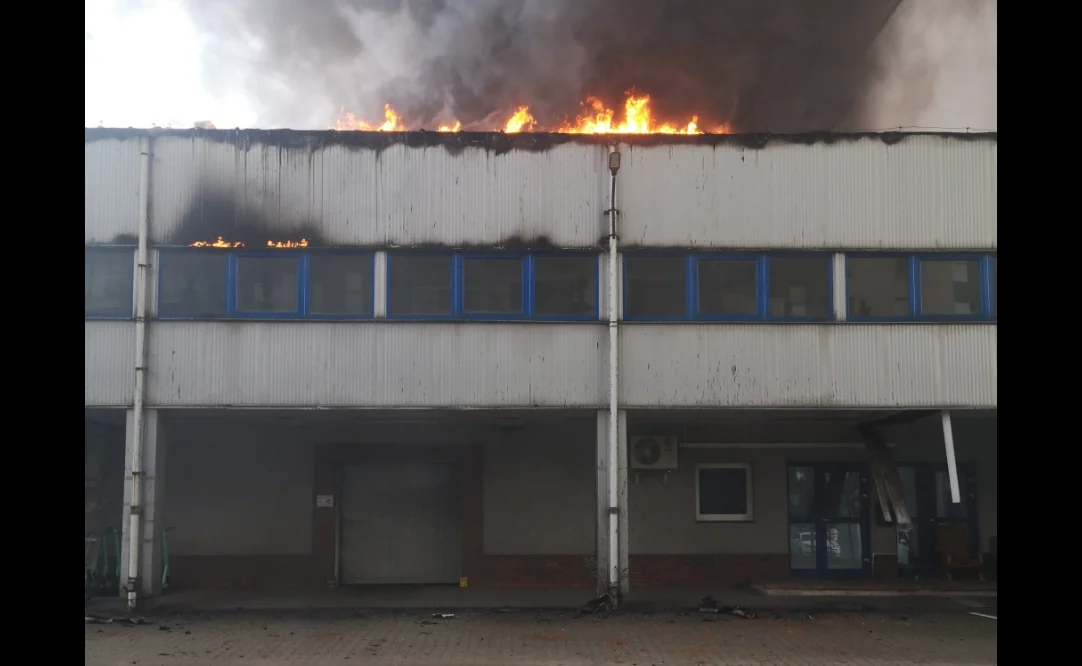 Pożar magazynu w Katowicach. Płonęła hala z hulajnogami elektrycznymi!