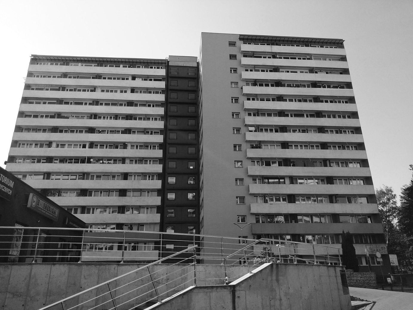 Nie żyje p. Tomasz z Osiedla Tysiąclecia. Jego ciało znaleziono pod blokiem