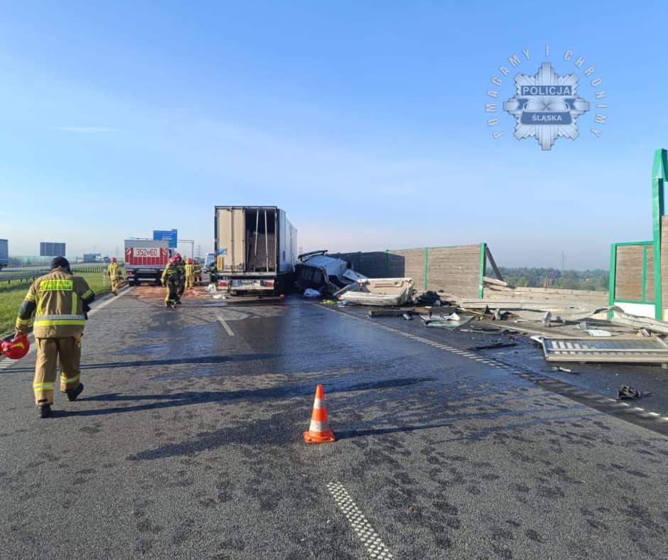 Niebezpieczne zdarzenie na A1 w kierunku Katowic. Kobieta wjechała w barierki!