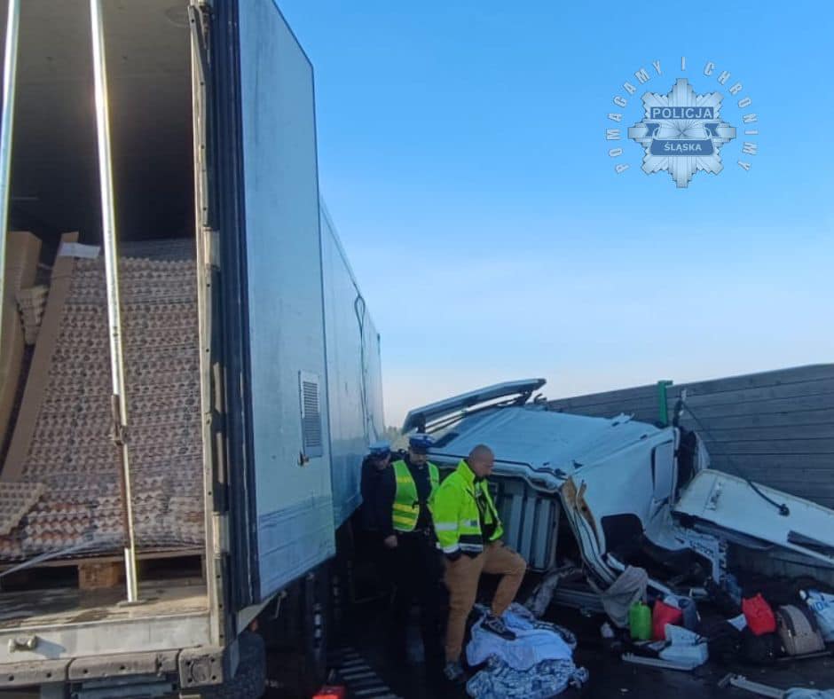 Niebezpieczne zdarzenie na A1 w kierunku Katowic. Kobieta wjechała w barierki!