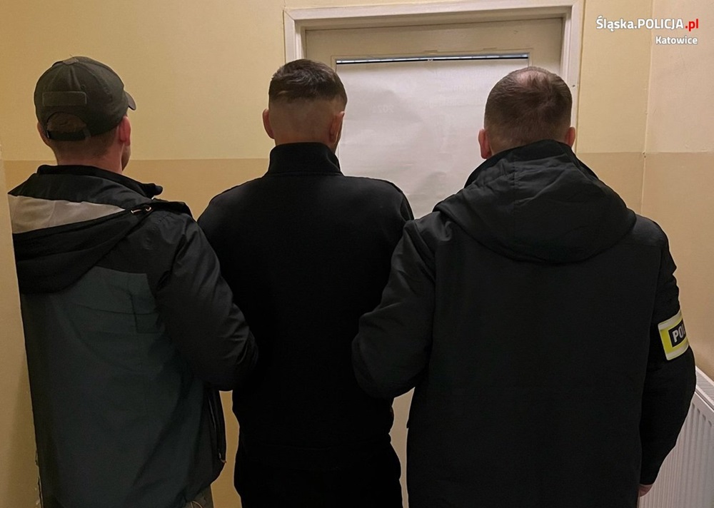 Katowiccy policjanci zatrzymali 2 mężczyzn, którzy na ulicy pobili 34-latka