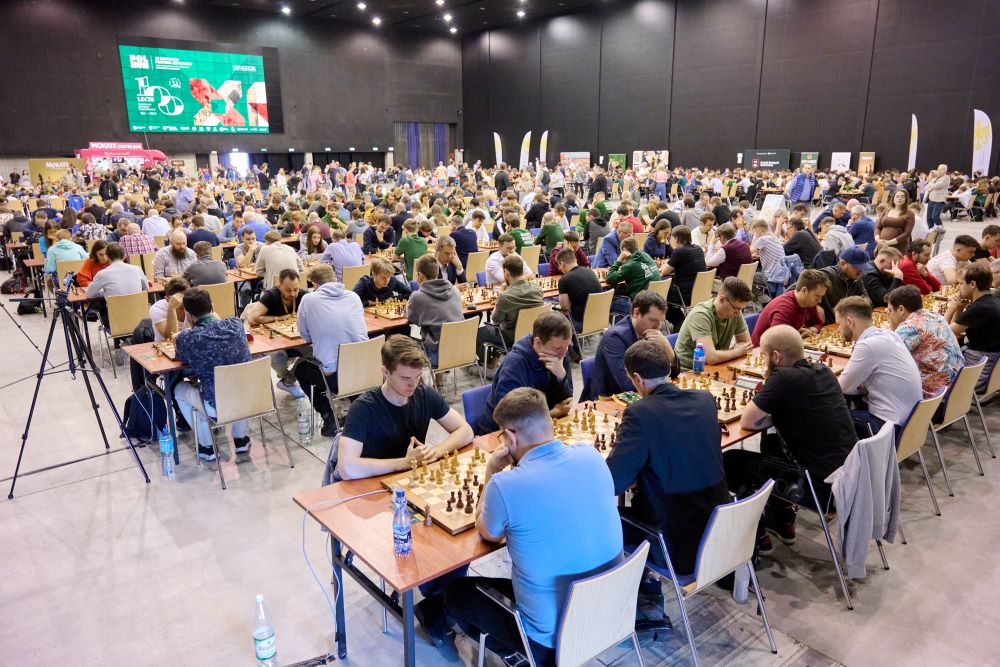 Radosław Wojtaszek z Pucharem 100-lecia Śląskiego Związku Szachowego. Piękny festiwal!