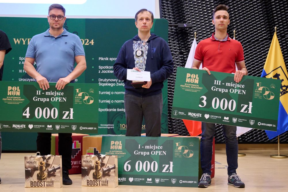 Radosław Wojtaszek z Pucharem 100-lecia Śląskiego Związku Szachowego. Piękny festiwal!