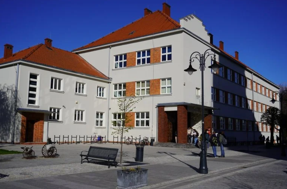 Odświeżona i upiększona. Zakończył się remont Szkoły Podstawowej nr 3 przy ul. Klimka