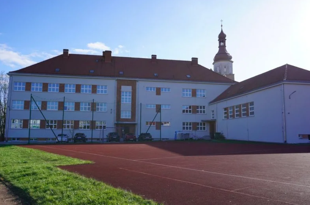Odświeżona i upiększona. Zakończył się remont Szkoły Podstawowej nr 3 przy ul. Klimka