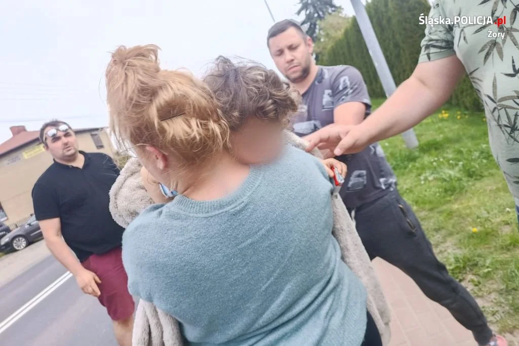 3-latek błąkał się po ul. Wodzisławskiej. Dziecko miało uciec przez dziurę w płocie!
