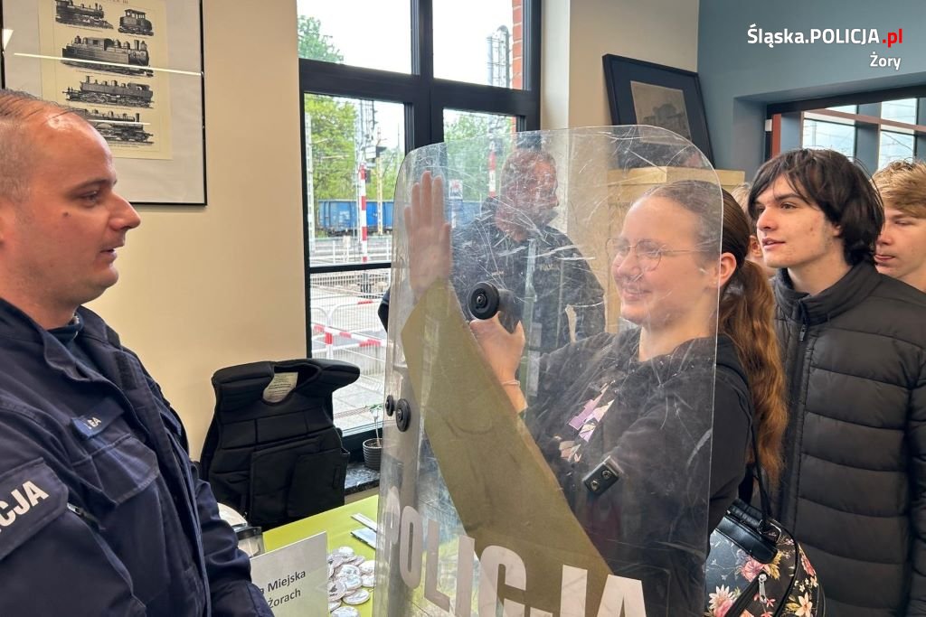 Żorscy mundurowi na Targach Edukacji i Wolontariatu