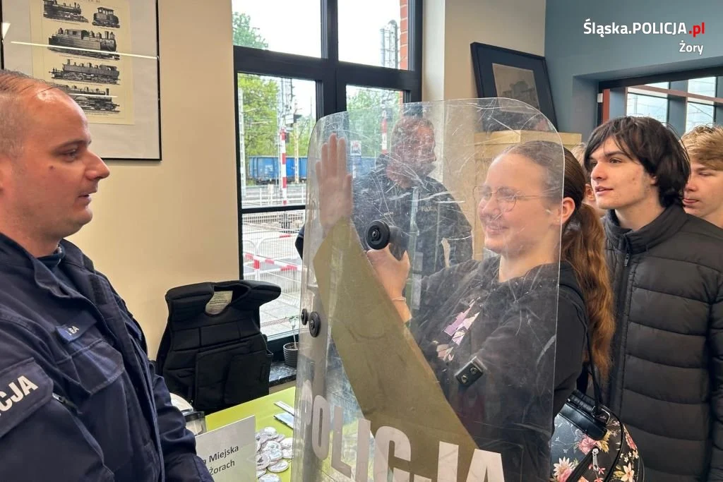 Żorscy mundurowi na Targach Edukacji i Wolontariatu