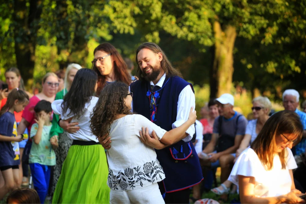 Chorzowski skansen z dofinansowaniem na wydarzenie „Wieś tańczy i śpiewa przy robocie"