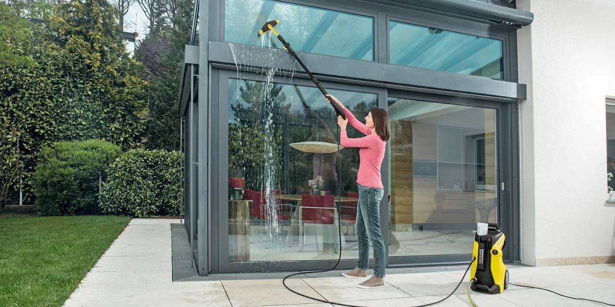 Czy myjka ciśnieniowa jest odpowiednia do mycia okien?