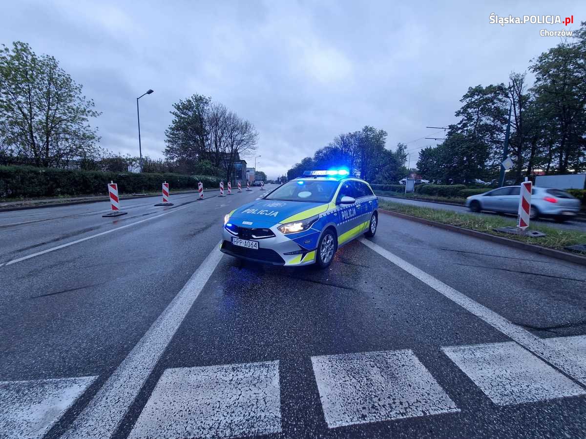 Policjanci dbali o bezpieczeństwo kibiców podczas meczu Ruchu Chorzów i Widzewa Łódź
