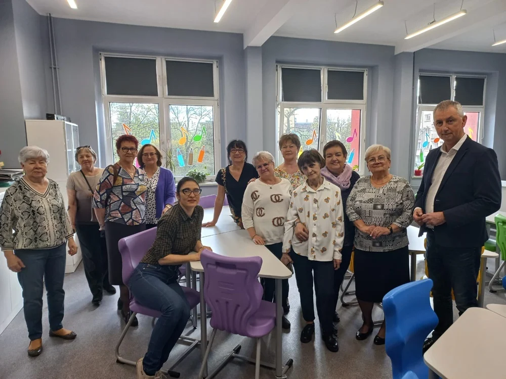 Emerytowani nauczyciele i pracownicy odwiedzili SP nr 2 w Świętochłowicach!