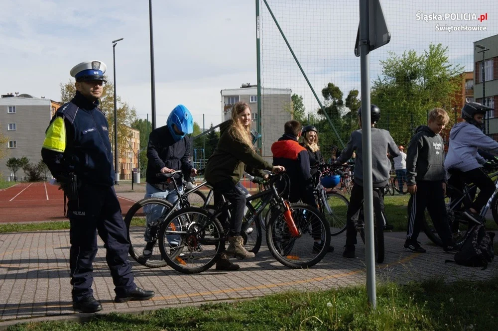 Bezpieczeństwo ruchu drogowego pod okiem miejscowego policjanta