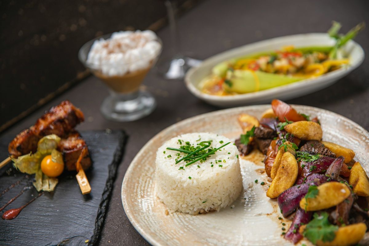 Spotkania przy stole. Jak warszawskie restauracje sprzyjają budowaniu relacji?