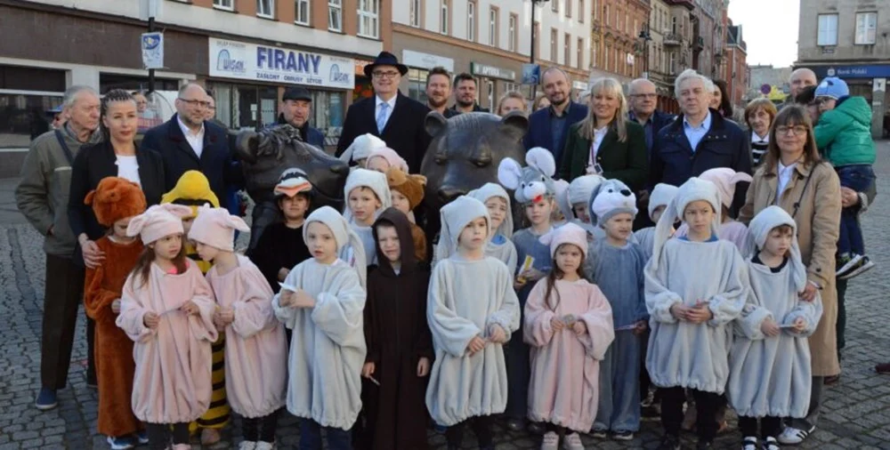 Na placu Wolności obok Tygryska stanął Miś