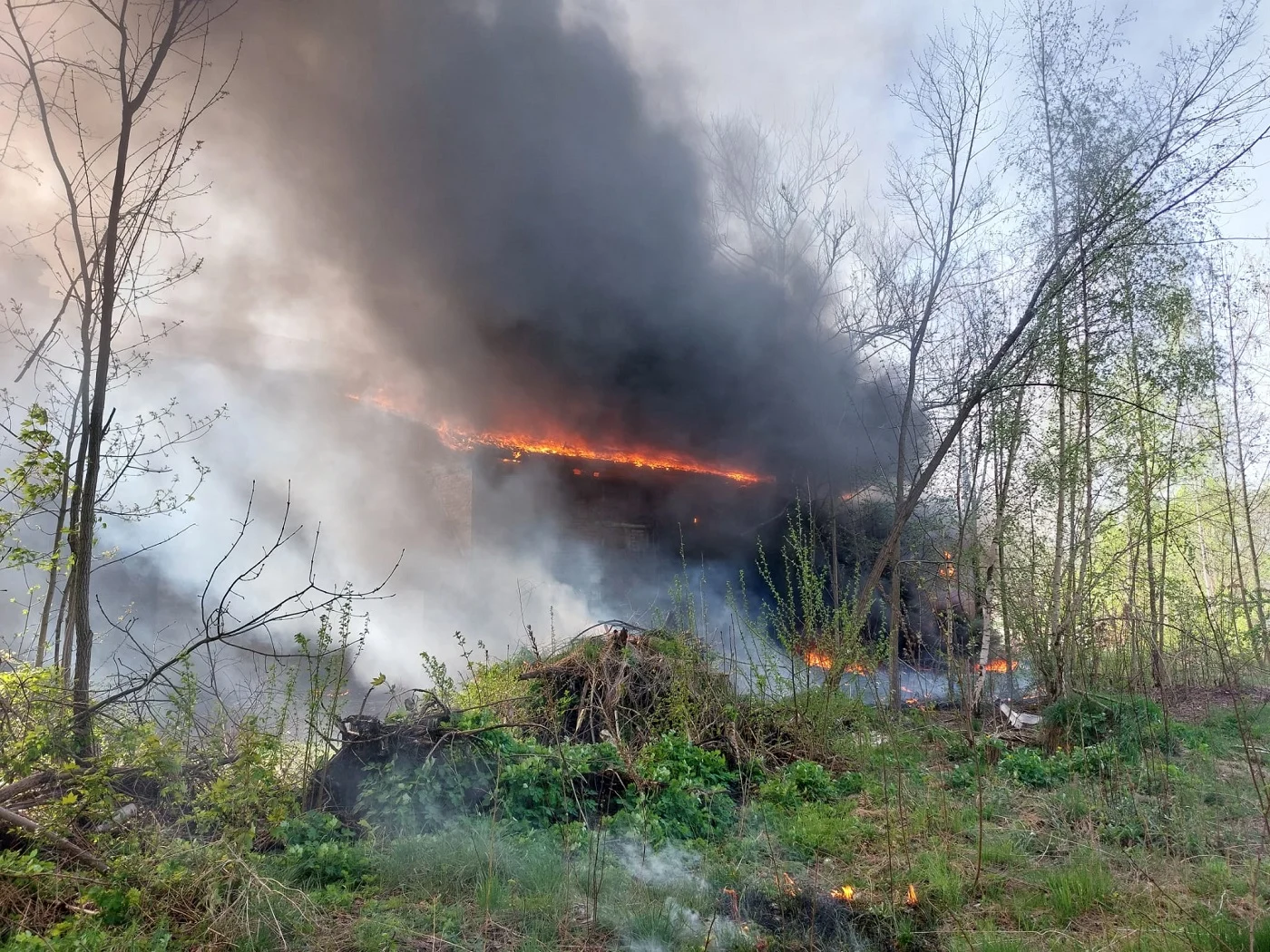 Pożar hali magazynowej przy ul. Bytomskiej w Zabrzu