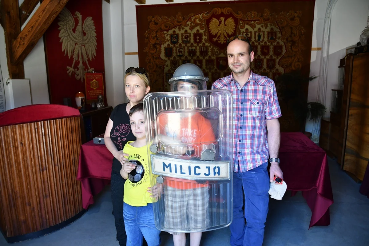 Majówkę spędzają w Muzeum Historii Polski Ludowej [ZDJĘCIA]