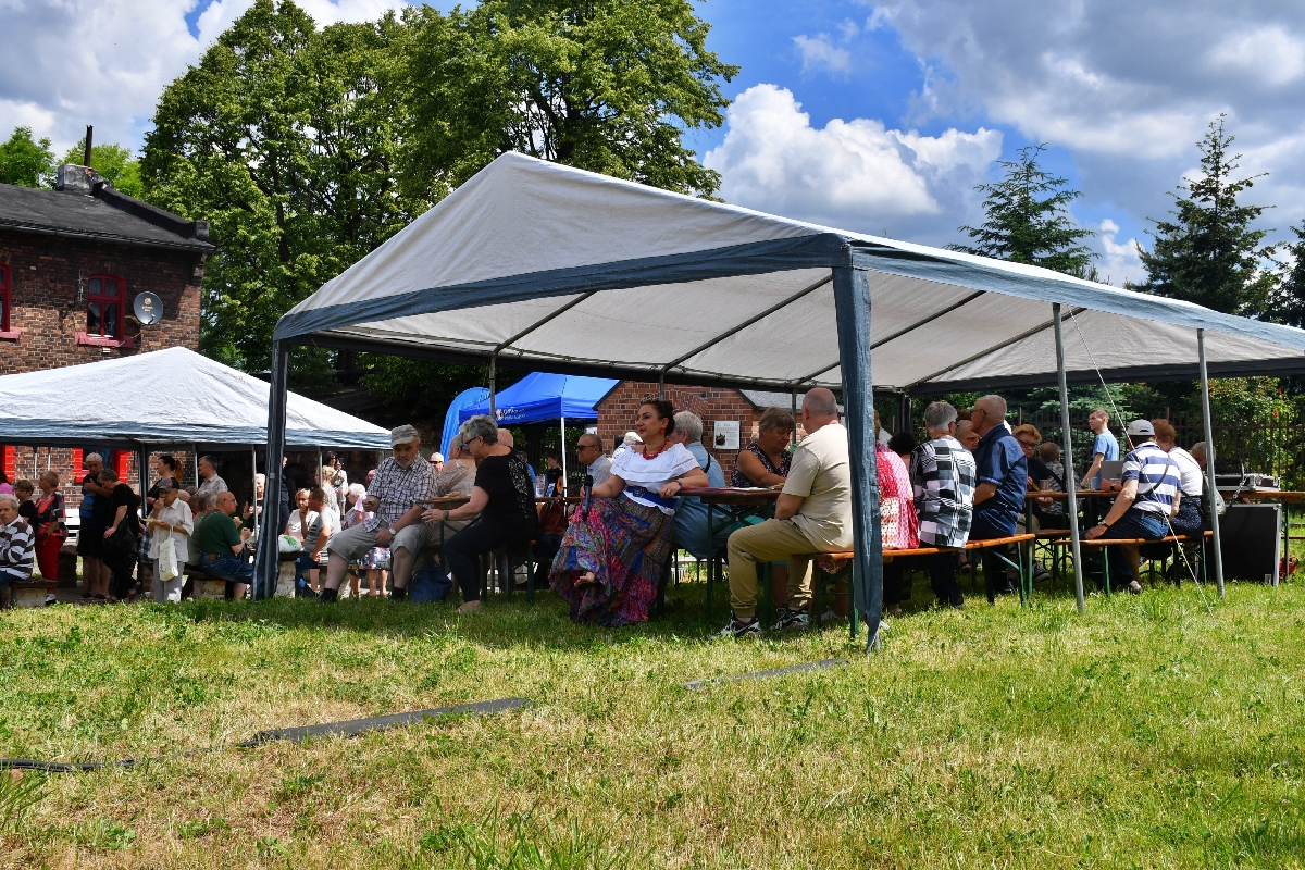 Piknik przy piekaroku 27