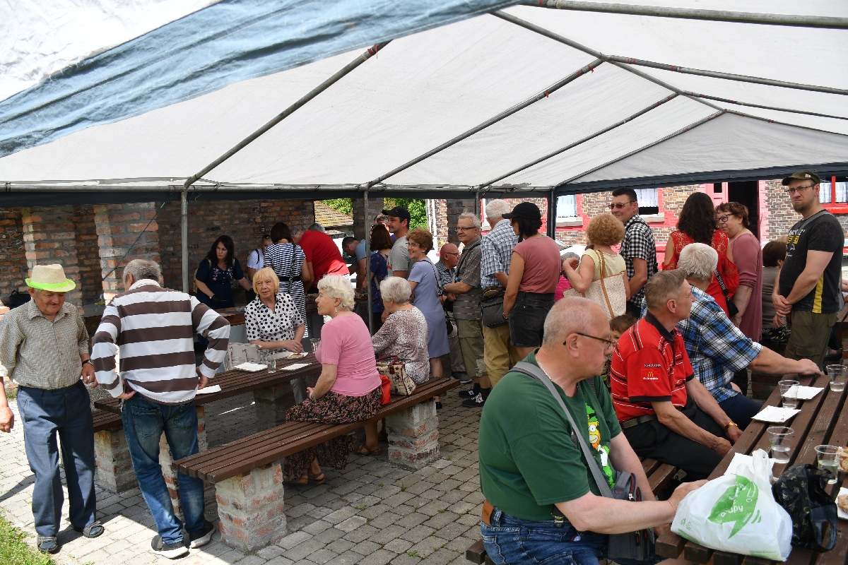 Piknik przy piekaroku 42