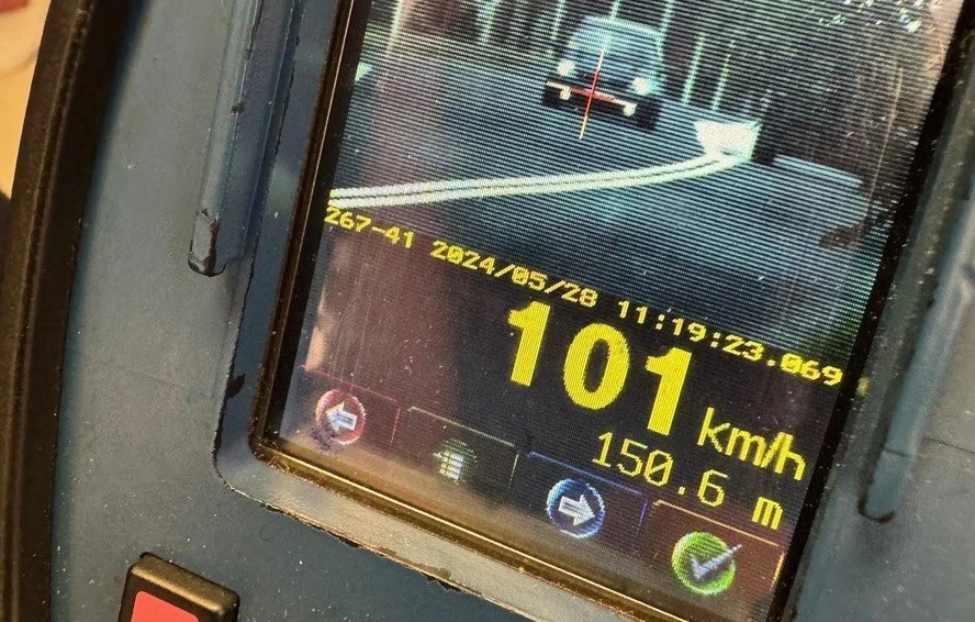 26-latek z Rudy Śląskiej pędził podrasowanym renault 101 km/h w terenie zabudowanym!