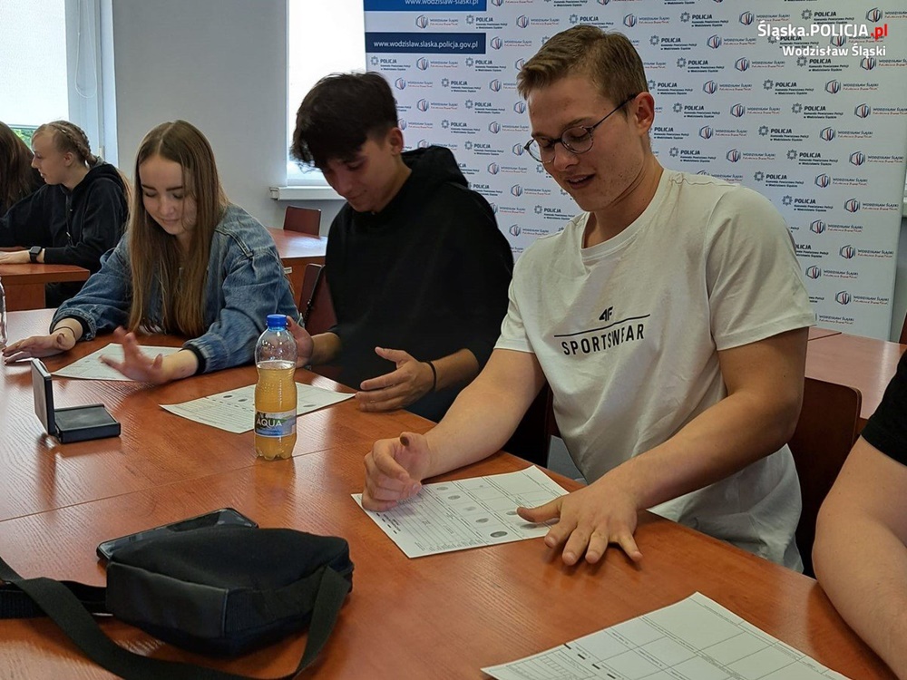 Raciborscy studenci odwiedzili komendę policji w Wodzisławiu Śląskim