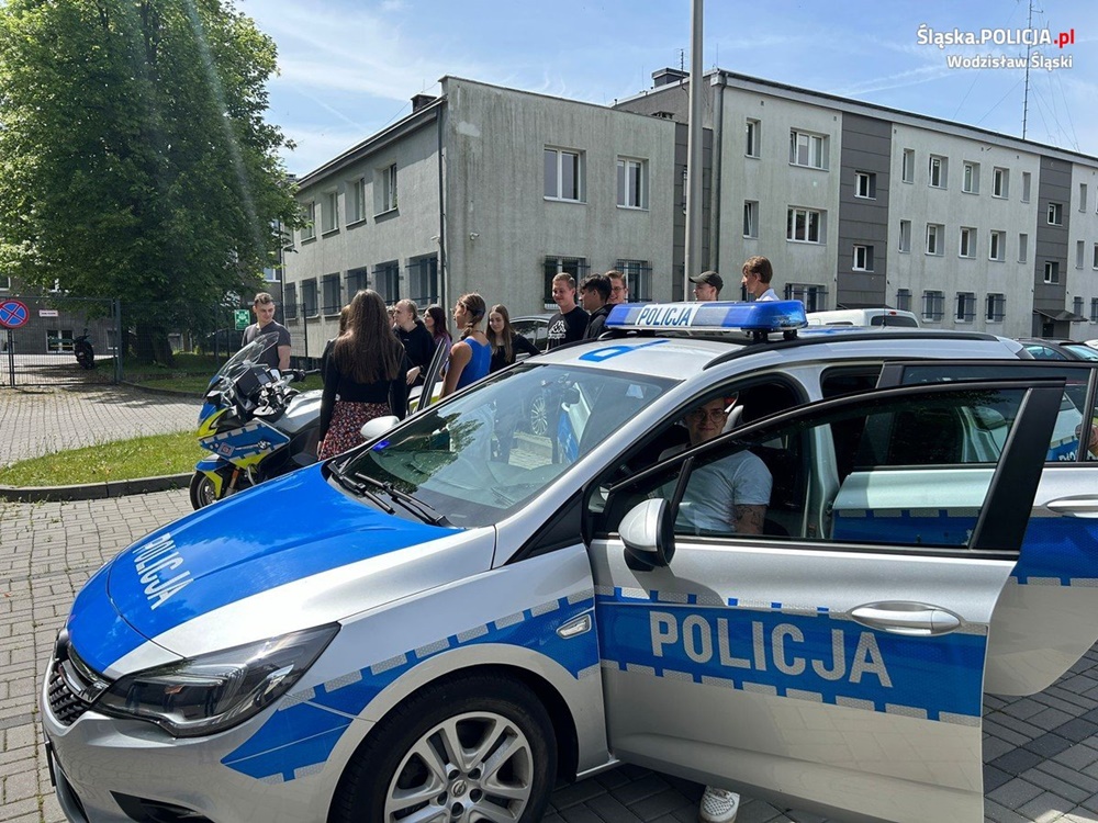 Raciborscy studenci odwiedzili komendę policji w Wodzisławiu Śląskim