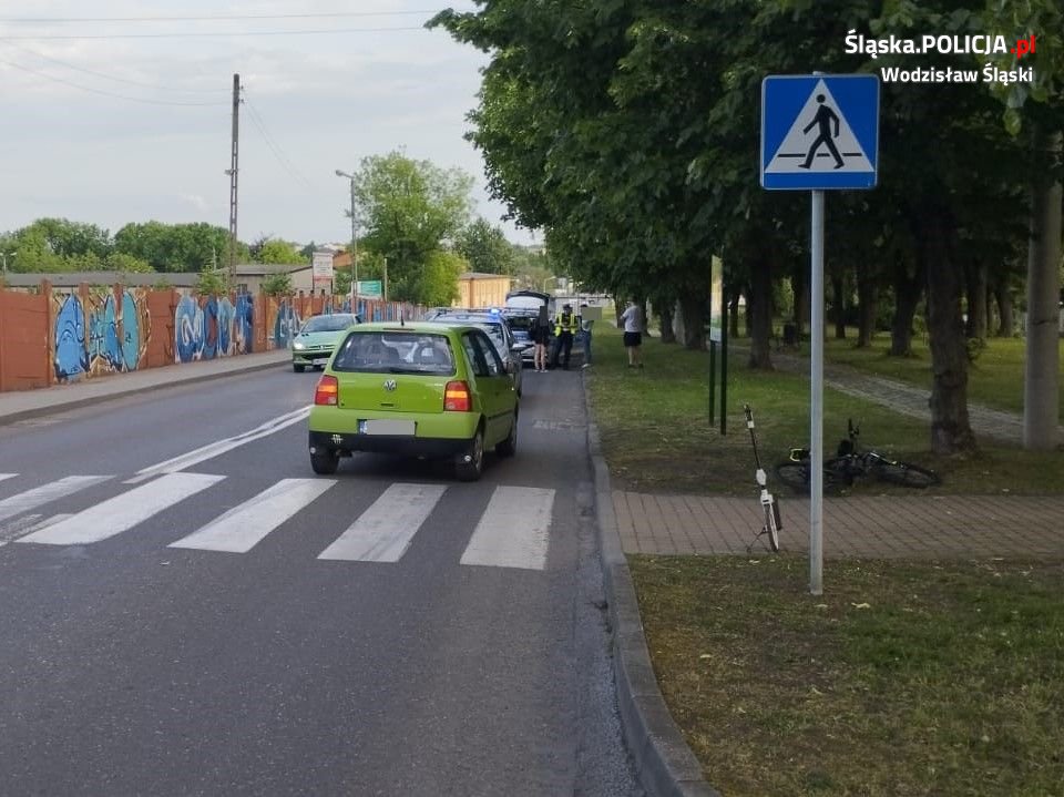Brak skupienia na drodze. 11-letni rowerzysta wjechał prosto pod koła samochodu