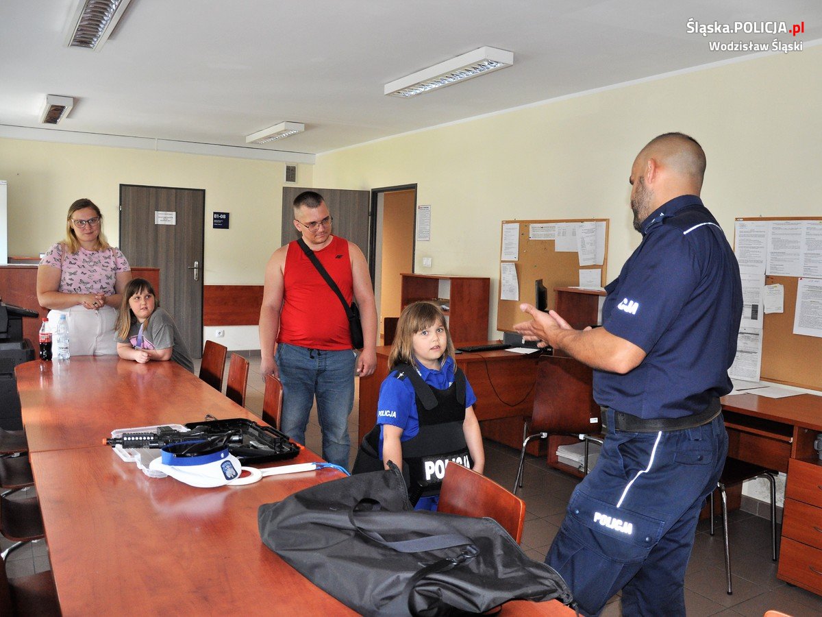 Urodzinowa niespodzianka dla Mai. Policja zaprosiła jubilatkę na odwiedziny komendy