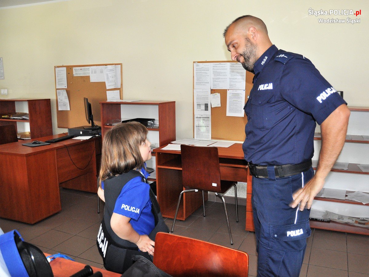 Urodzinowa niespodzianka dla Mai. Policja zaprosiła jubilatkę na odwiedziny komendy
