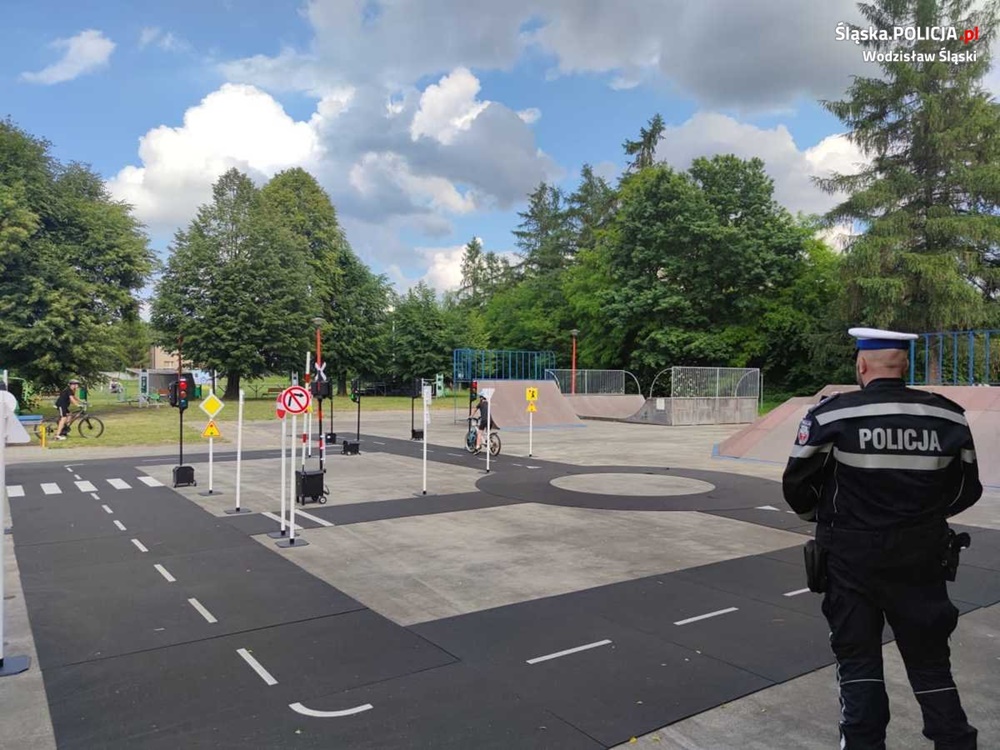 Festiwal Żelaznego Szlaku Rowerowego z udziałem wodzisławskich mundurowych