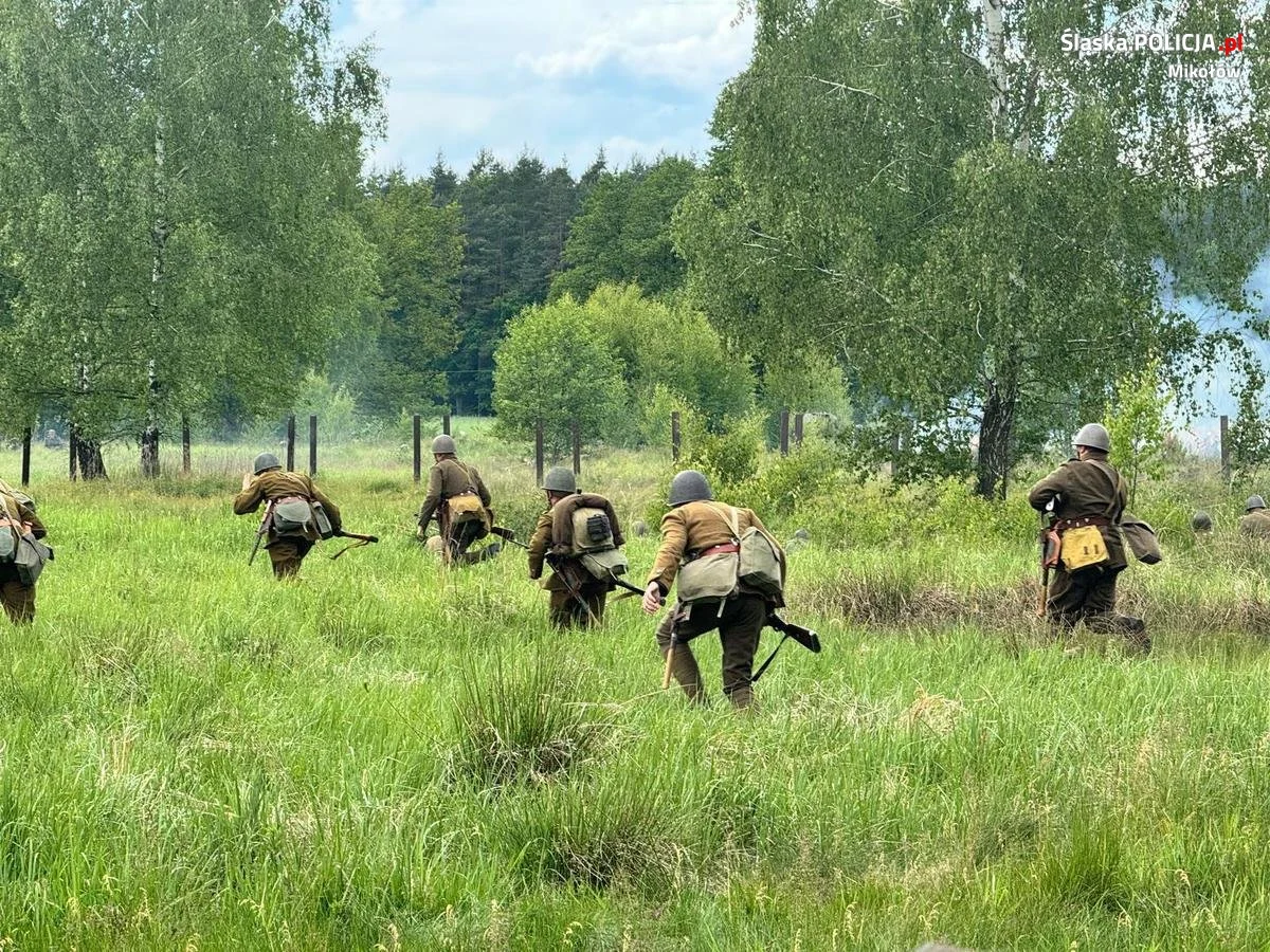 Mundurowi zabezpieczali XVII edycję "Bitwy Wyrskiej - Boju o Gostyń 2024