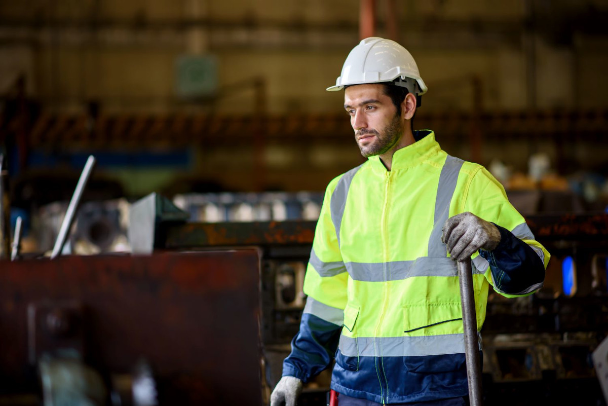 Bluzy odblaskowe - jak je dobrać? 4 najważniejsze kwestie