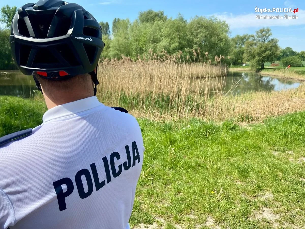 Siemianowiccy policjanci na rowerach dbają o bezpieczeństwo