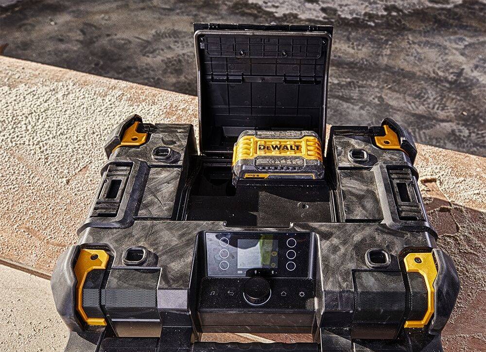 DeWalt DWST1-81078, czyli radio, które sprosta wszystkim wyzwaniom na placu budowy!