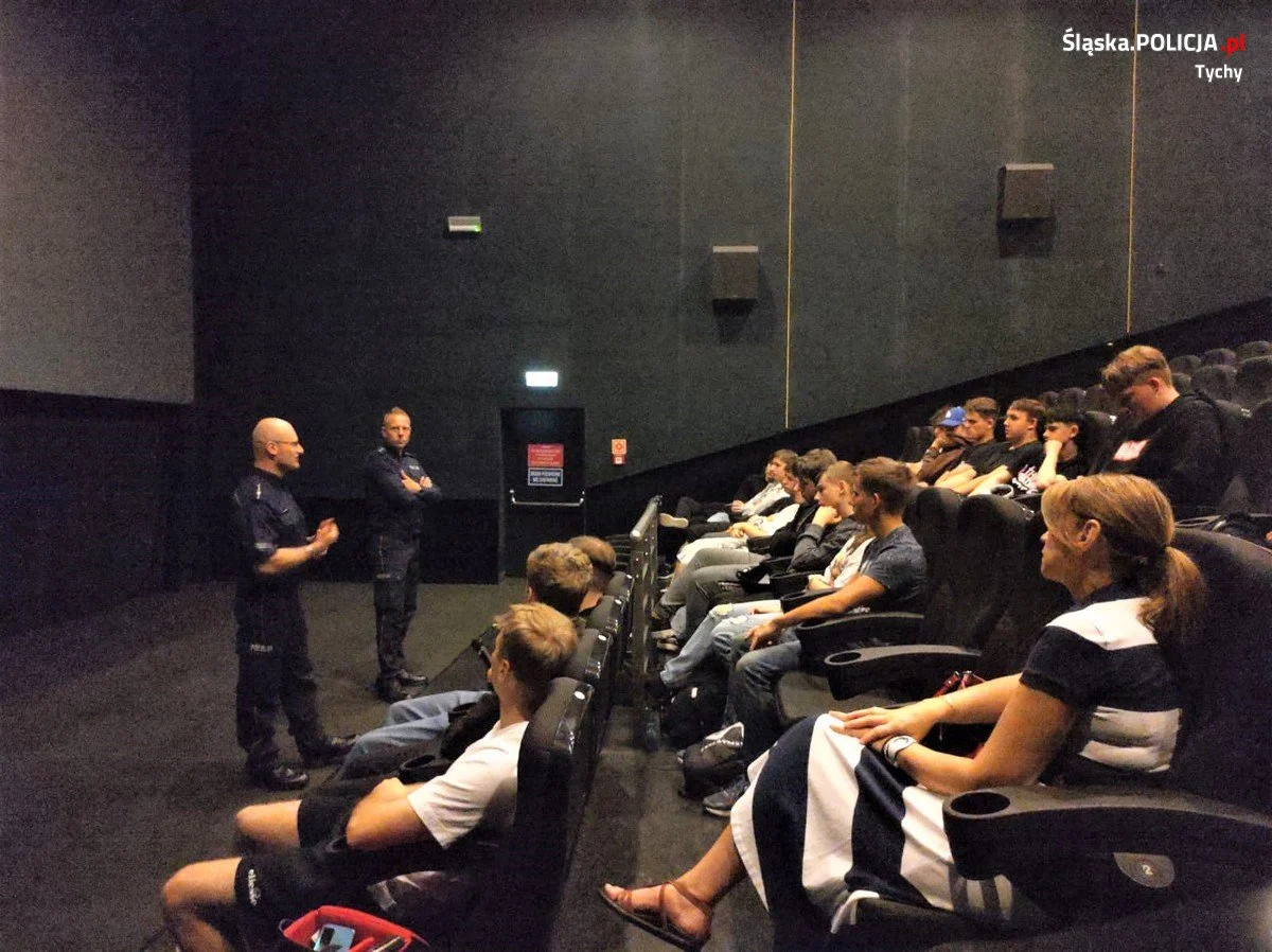 Tyscy policjanci przeprowadzili prelekcję o narkotykach i dopalaczach