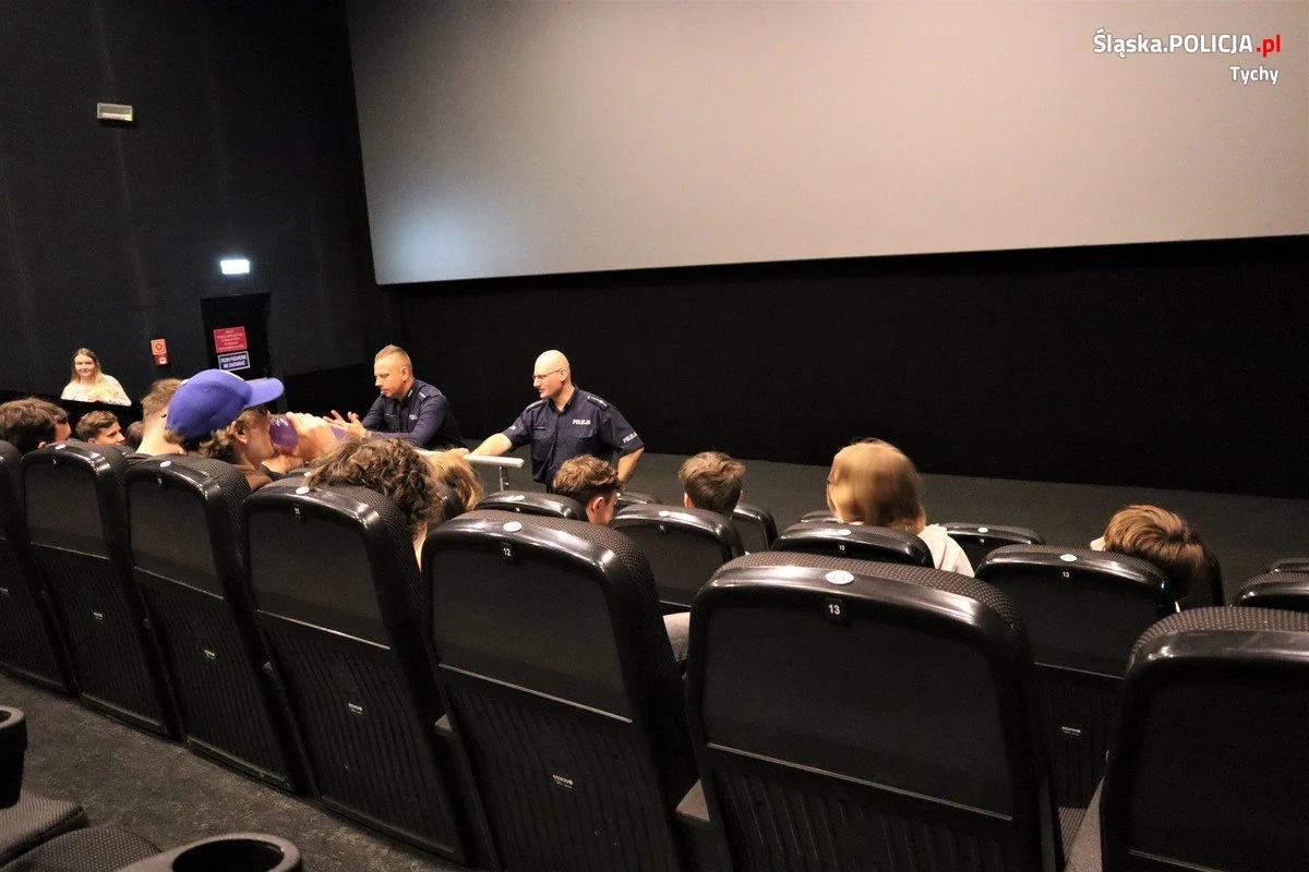 Tyscy policjanci przeprowadzili prelekcję o narkotykach i dopalaczach