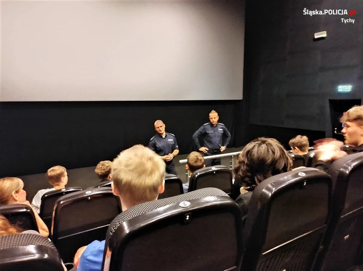 Tyscy policjanci przeprowadzili prelekcję o narkotykach i dopalaczach