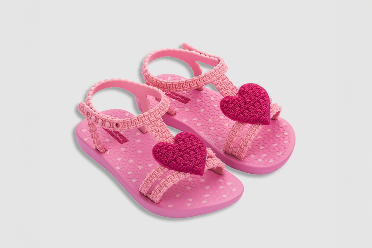 Sandały i klapki dziecięce – jak znaleźć idealne obuwie na ciepłe dni?
