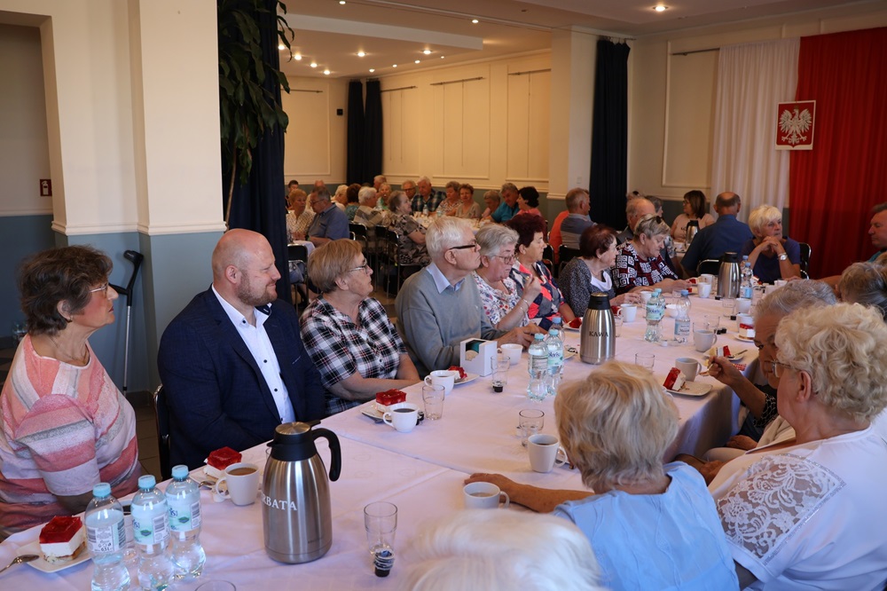 Wspólne plany i rozmowy: Dzisiejsze zebranie Koła Emerytów w Orzeszu