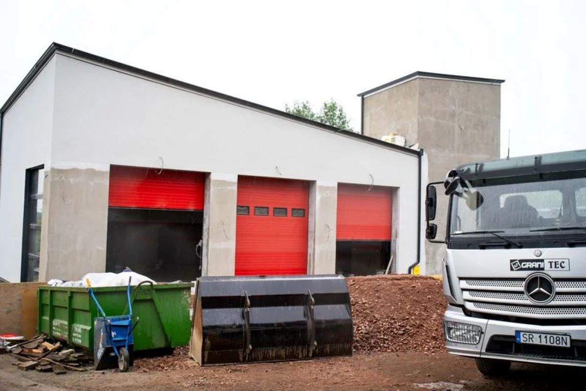 Nowa remiza strażacka w Niewiadomiu bliska otwarcia!